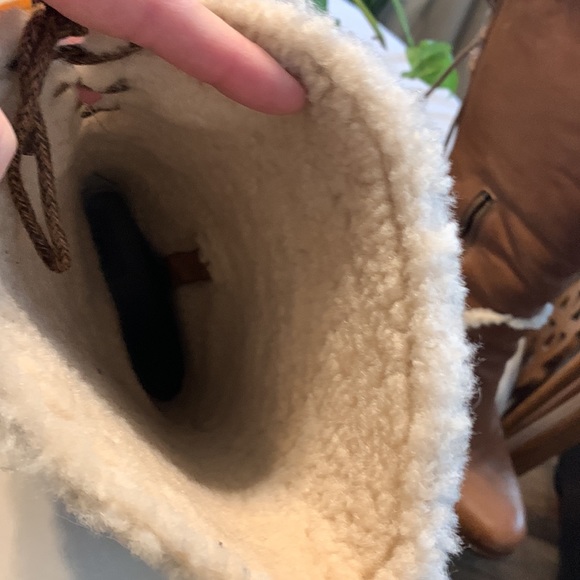 UGG leather fleece lined boots size 9 - Picture 4 of 9